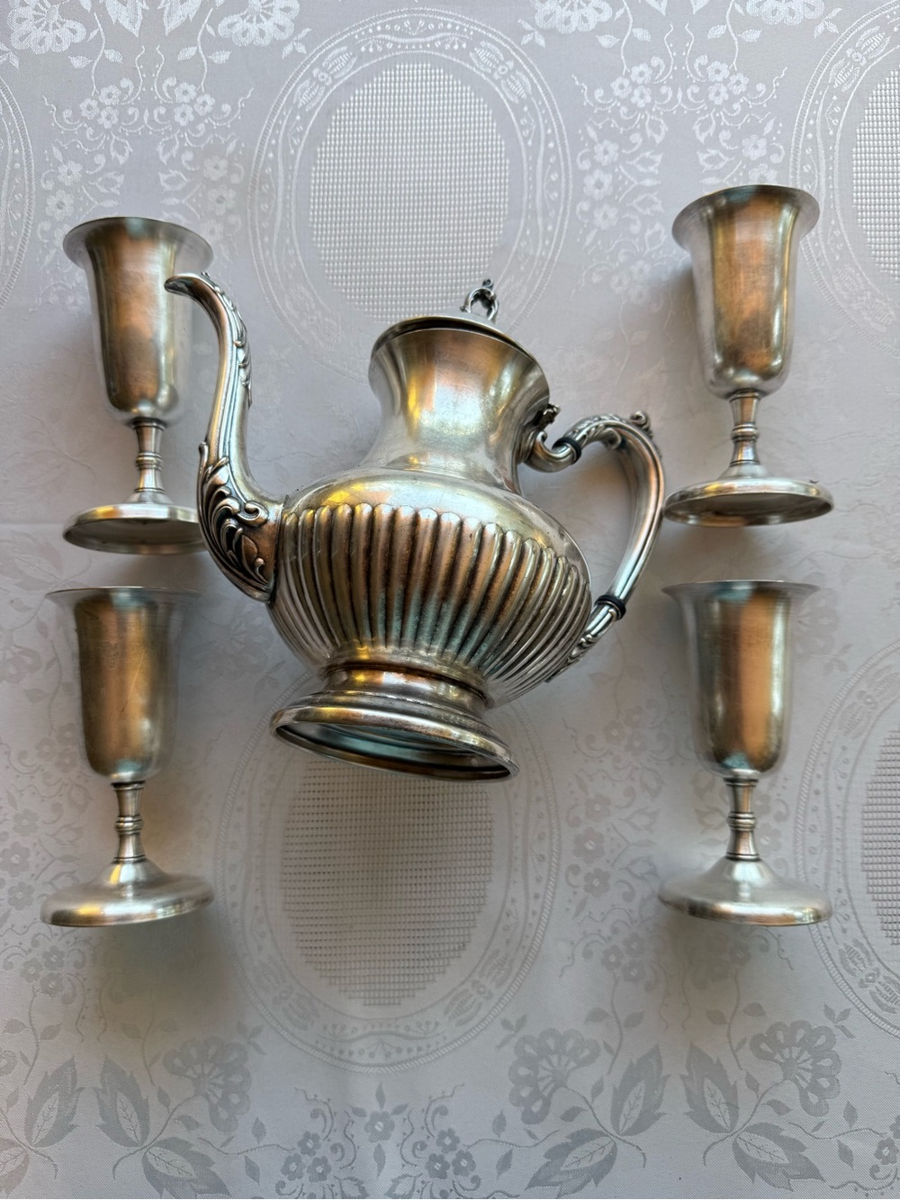 Vintage Oneida Silver plated Tea Pot And 4 Near-Brite Silver Plated Cups Gablets